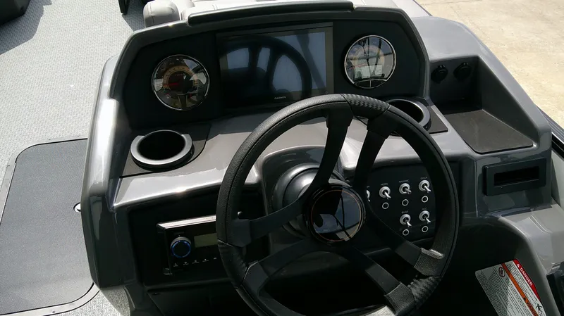 Slide: The Image of Dashboard of Evotti 525 CS boat, model year 2026. - 10