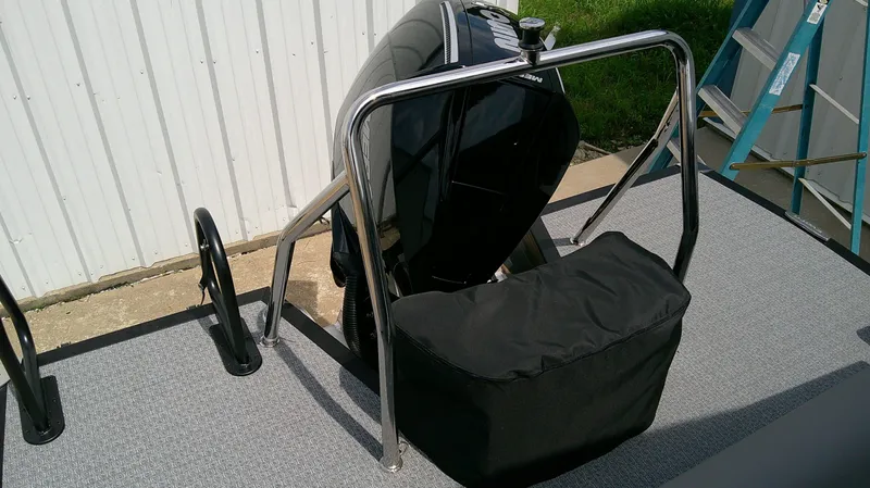 Slide: The Image of Evotti 525 CS 2026 boat motor with protective cover. - 17