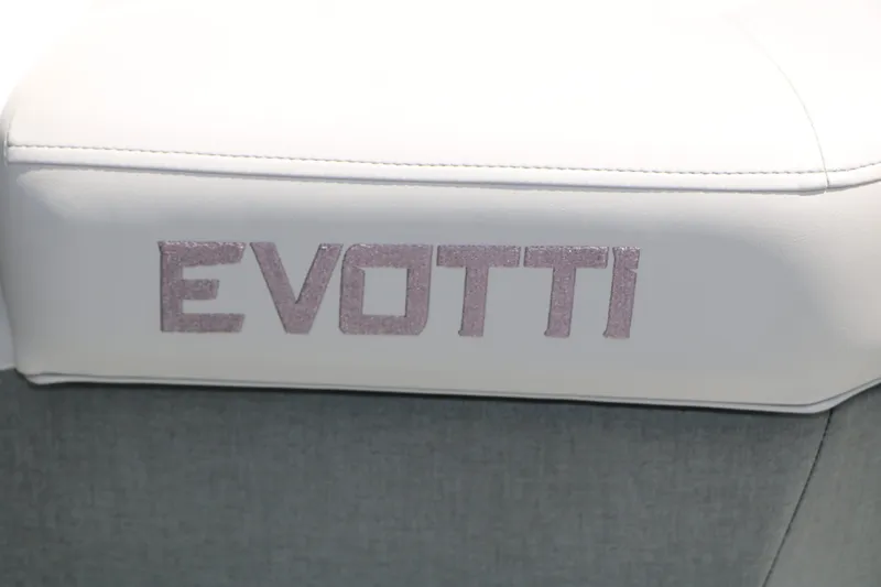 Slide: The Image of Evotti 525 CS Tri Toon 2026 seat upholstery detail view. - 30