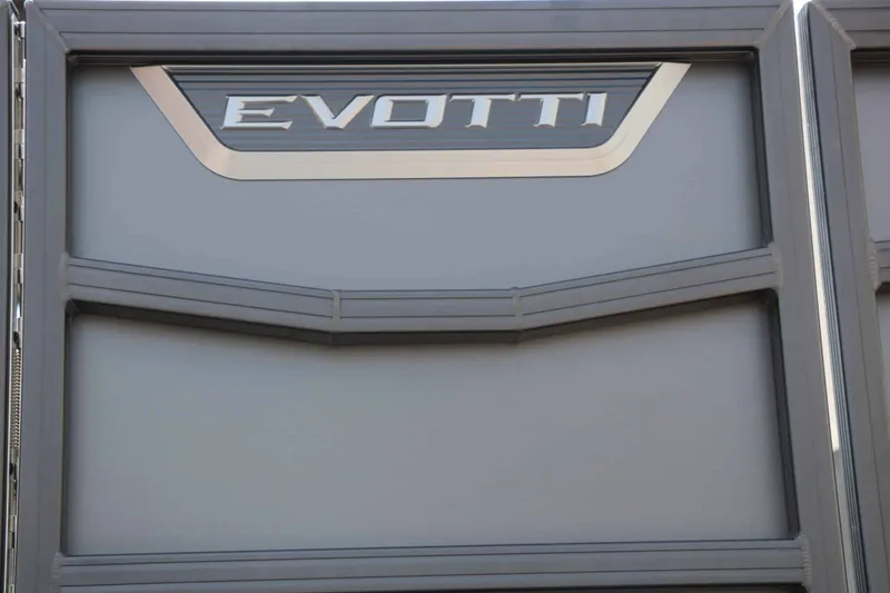 Slide: The Image of Evotti 525 CS Tri Toon 2026 - 8