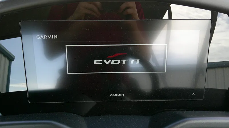 Slide: The Image of Garmin display in Evotti 725 QL 2026 vehicle. - 15