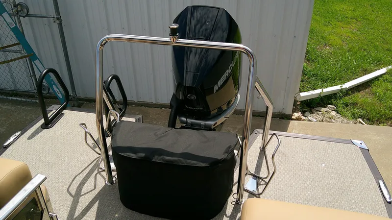 Slide: The Image of Evotti 725 QL boat with Mercury outboard motor, 2026 model. - 17