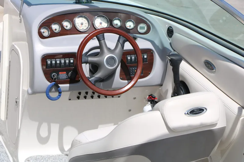 Slide: The Image of Interior view of 2005 Chaparral 220 SSi boat dashboard. - 20