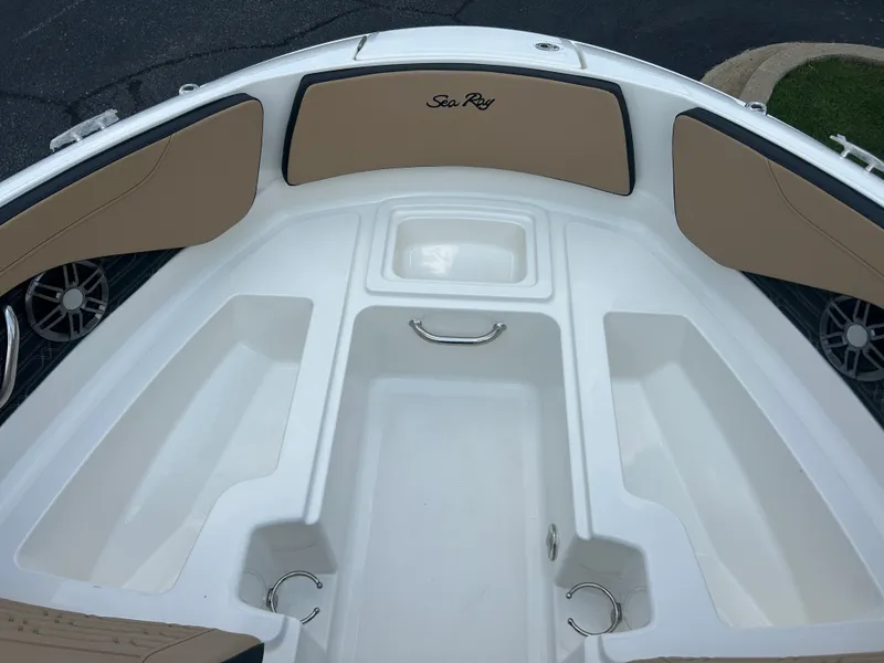 Slide: The Image of Sea Ray SPX 210 2027 - 28