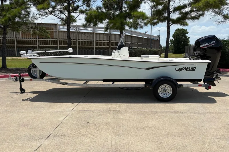 The Image of 2026 Mako Pro Skiff 17 CC boat on trailer, parked outdoors, side view. - 0