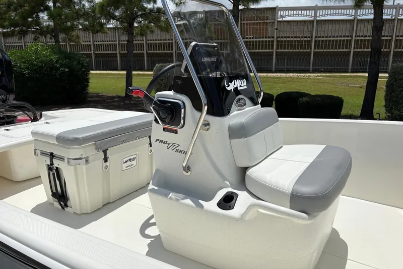 Slide: The Image of 2026 Mako Pro Skiff 17 CC boat interior with seating and console. - 5