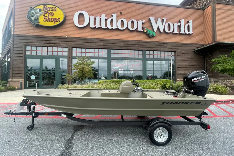 The Image of 2026 Tracker Grizzly 1648 SC boat outside Bass Pro Shops Outdoor World. - 0