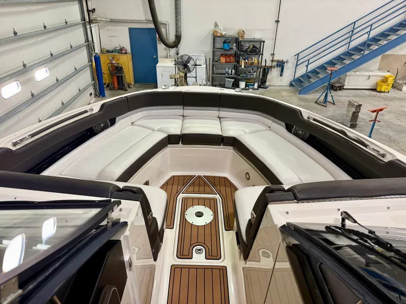Slide: The Image of Sea Ray 310 SLX 2017 - 6
