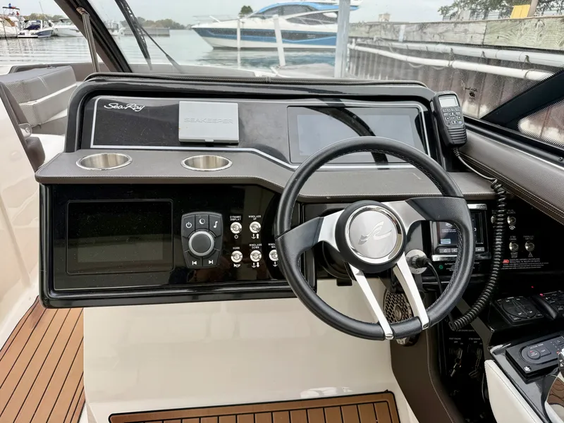 Slide: The Image of Sea Ray 310 SLX 2017 - 16
