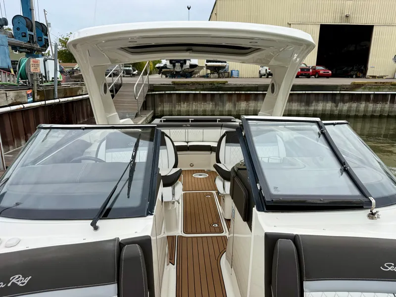 Slide: The Image of Sea Ray 310 SLX 2017 - 14