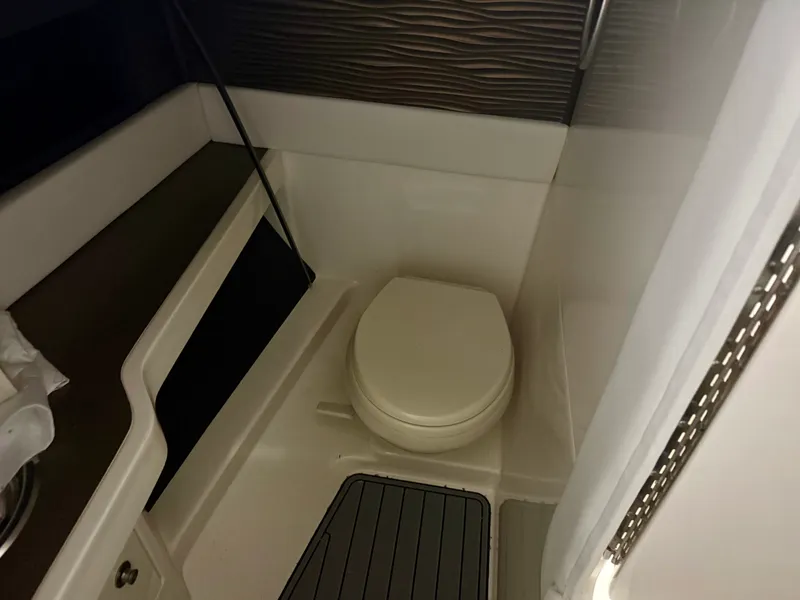 Slide: The Image of Sea Ray 310 SLX 2017 - 8