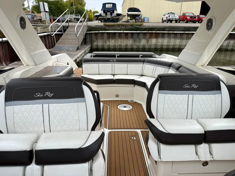 Slide: The Image of Sea Ray 310 SLX 2017 - 20