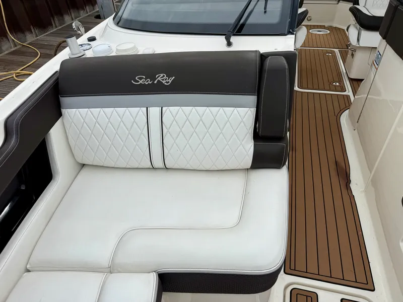 Slide: The Image of Sea Ray 310 SLX 2017 - 15