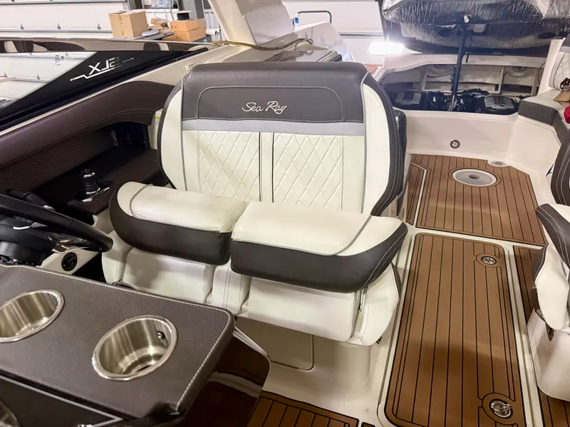 Slide: The Image of Sea Ray 310 SLX 2017 - 4