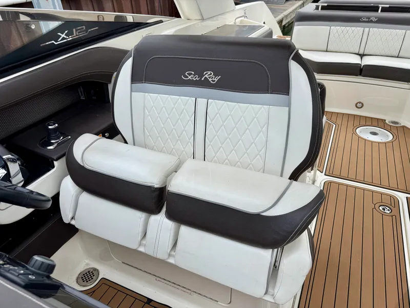 Slide: The Image of Sea Ray 310 SLX 2017 - 18