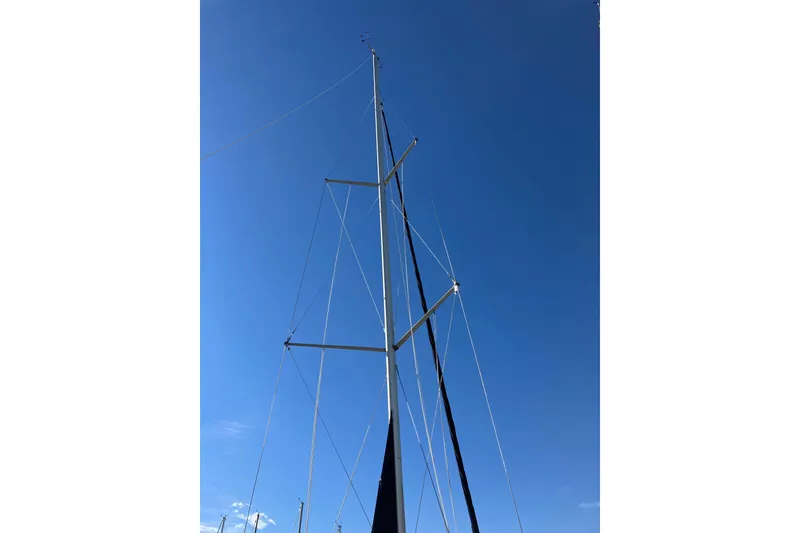Slide: The Image of Tall mast of a 2005 Hunter 36 sailboat against a clear blue sky. - 9