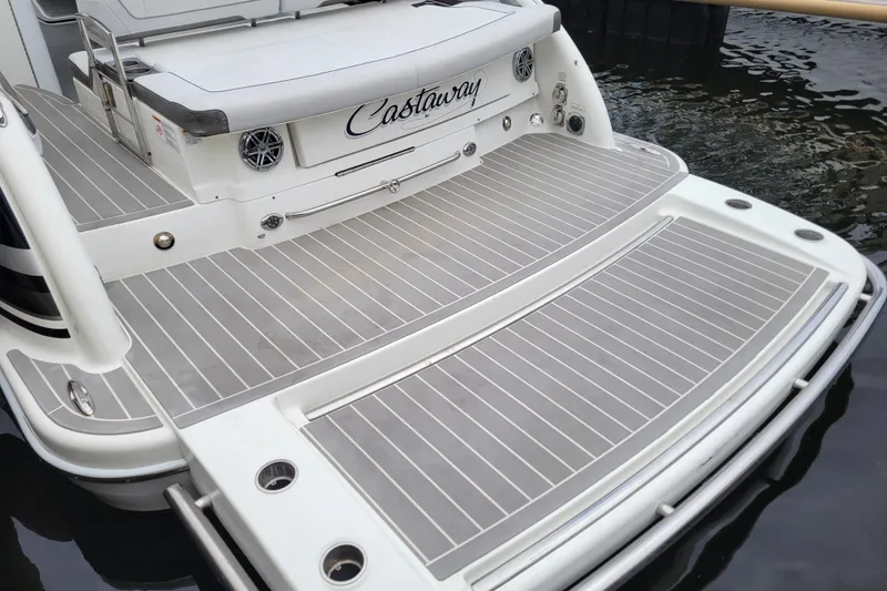 Slide: The Image of 2019 Formula 350 Crossover Bowrider boat with spacious swim platform and elegant design. - 3