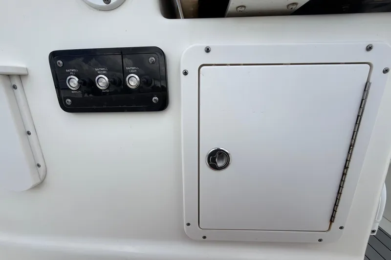 Slide: The Image of Control panel and hatch on 2018 NauticStar 28 XS boat. - 65