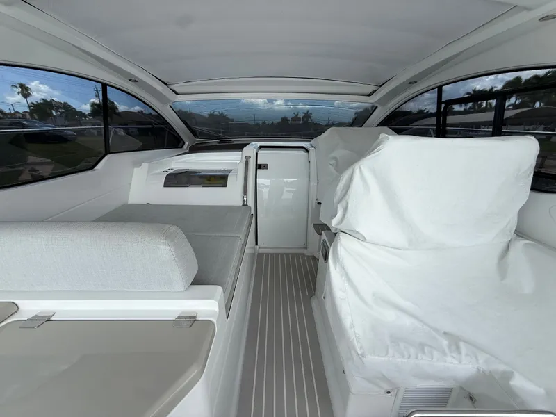 Slide: The Image of Azimut Atlantis 45 2021 - 50