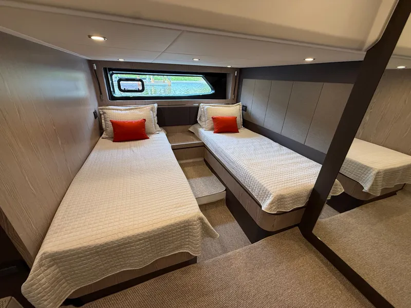 Slide: The Image of Azimut Atlantis 45 2021 - 31