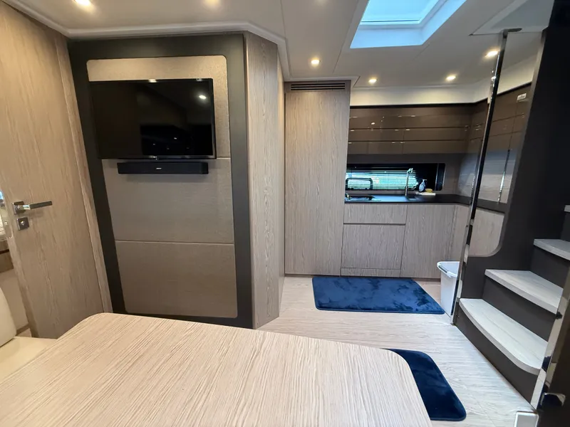 Slide: The Image of Azimut Atlantis 45 2021 - 17