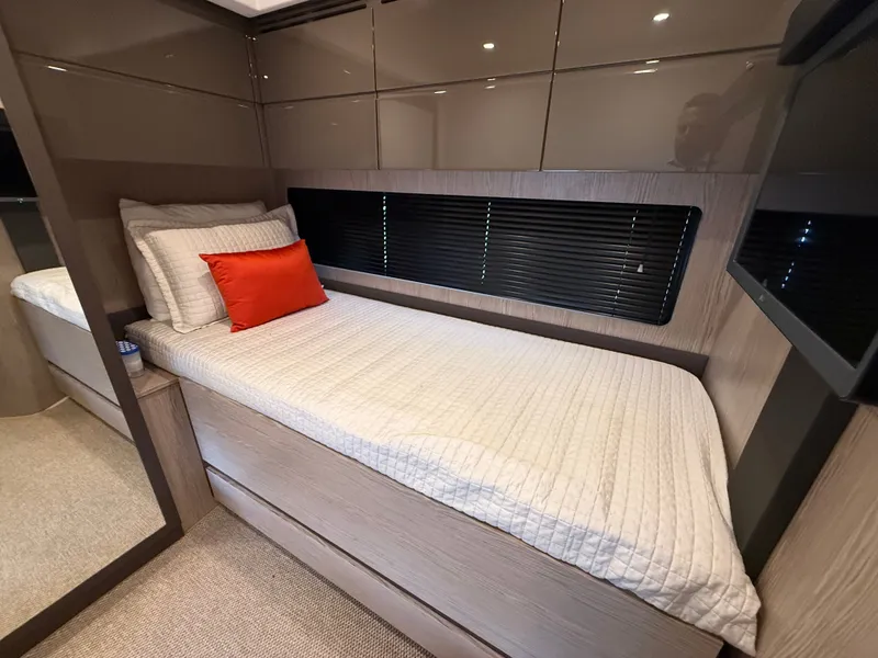 Slide: The Image of Azimut Atlantis 45 2021 - 32