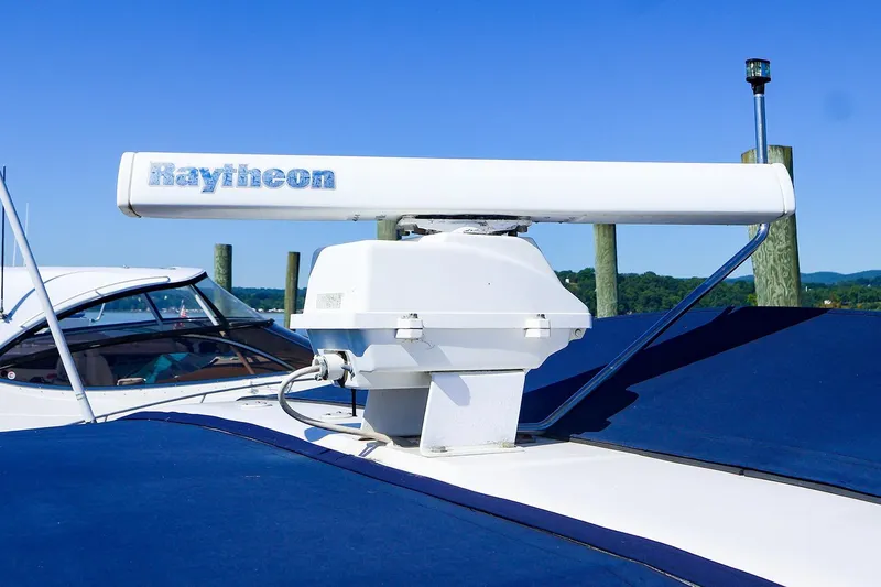 Slide: The Image of Radar system on 1998 Sea Ray 500 Sundancer yacht under clear blue sky. - 5