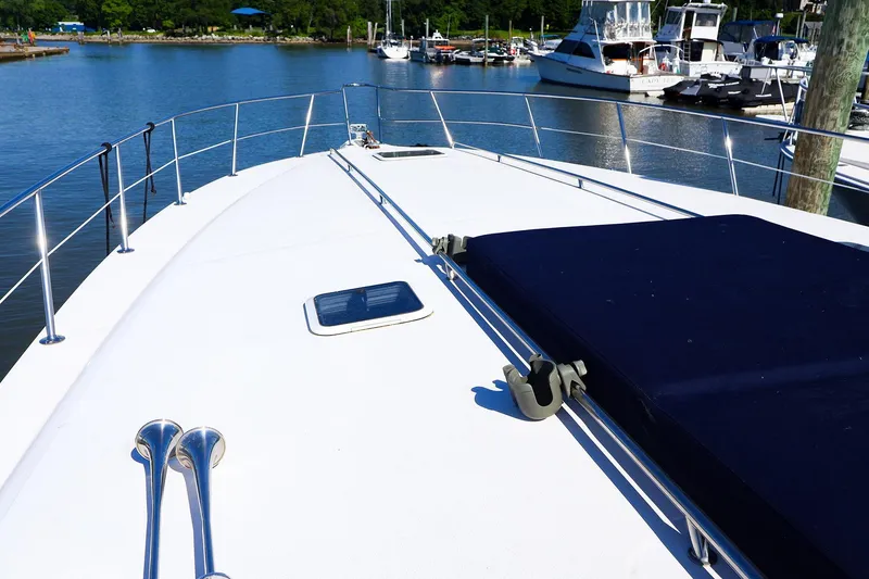 Slide: The Image of Bow view of 1998 Sea Ray 500 Sundancer yacht docked in a marina. - 7