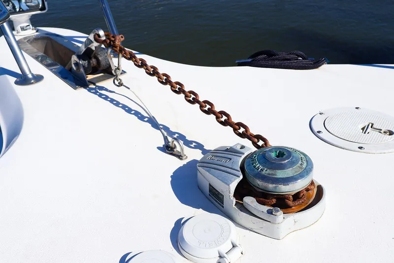 Slide: The Image of Anchor chain and windlass on 1998 Sea Ray 500 Sundancer boat deck. - 9