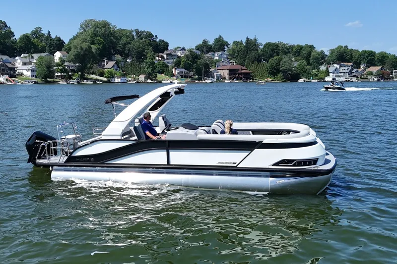 Slide: The Image of Harris Grand Mariner 250 2027 - 0