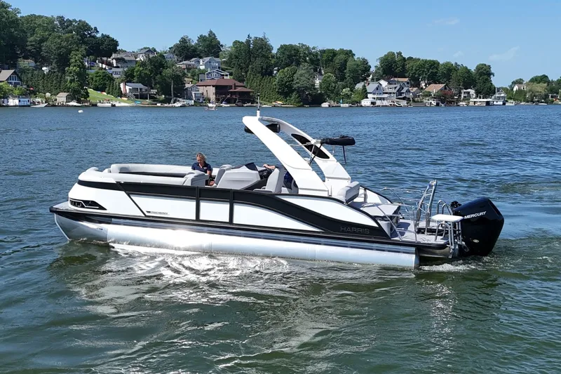 Slide: The Image of Harris Grand Mariner 250 2027 - 6