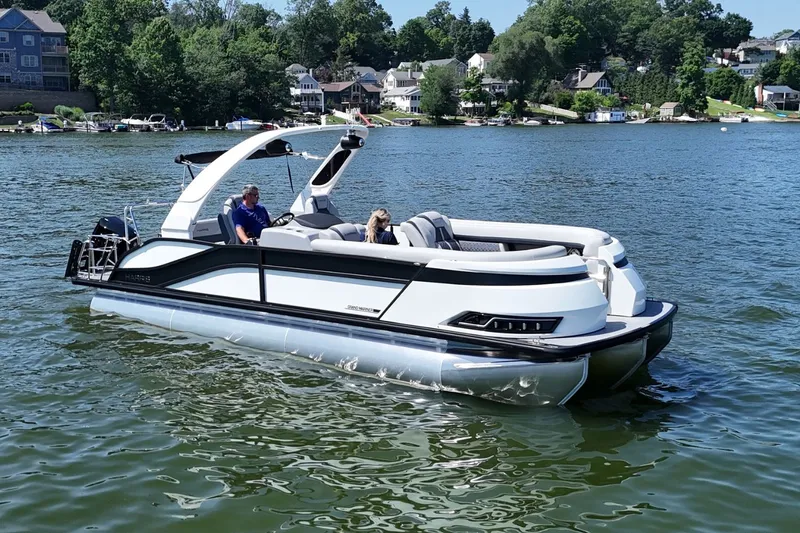 Slide: The Image of Harris Grand Mariner 250 2027 - 1