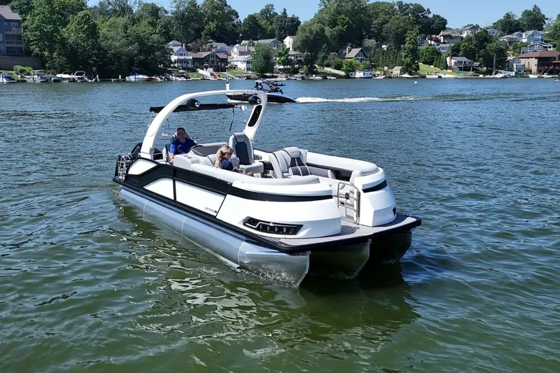Slide: The Image of Harris Grand Mariner 250 2027 - 2