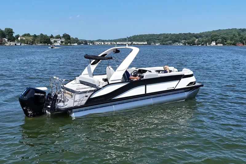 Slide: The Image of Harris Grand Mariner 250 2027 - 4