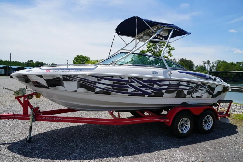 The Image of Crownline Boats 216 LS 2004 - undefined