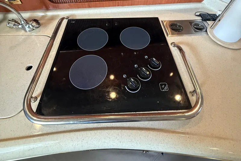Slide: The Image of Electric stovetop in 1998 Sea Ray Sundancer 400 yacht kitchen. - 27