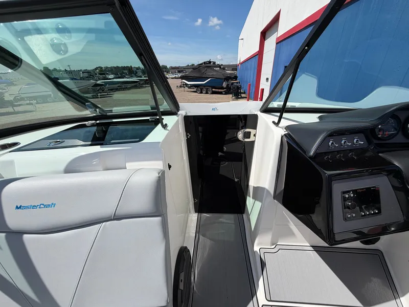 Slide: The Image of MasterCraft NXT22 2022 - 28