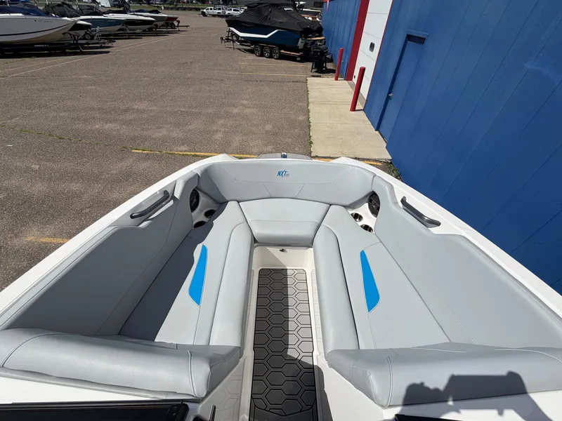Slide: The Image of MasterCraft NXT22 2022 - 32