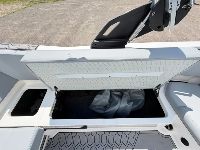 Slide: The Image of MasterCraft NXT22 2022 - 19
