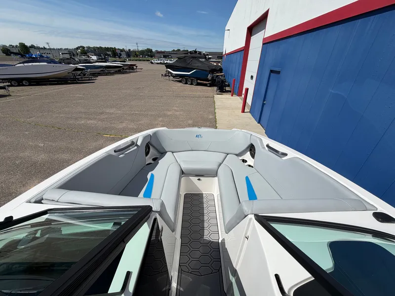Slide: The Image of MasterCraft NXT22 2022 - 31