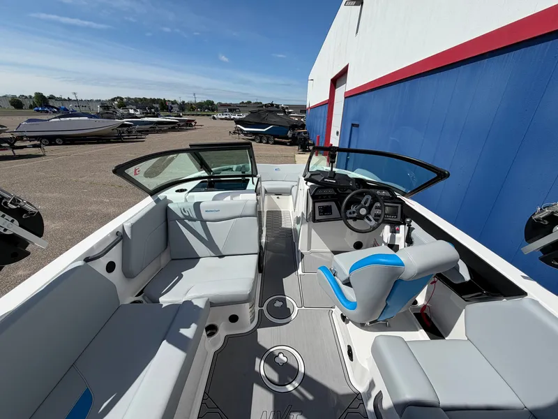 Slide: The Image of MasterCraft NXT22 2022 - 14