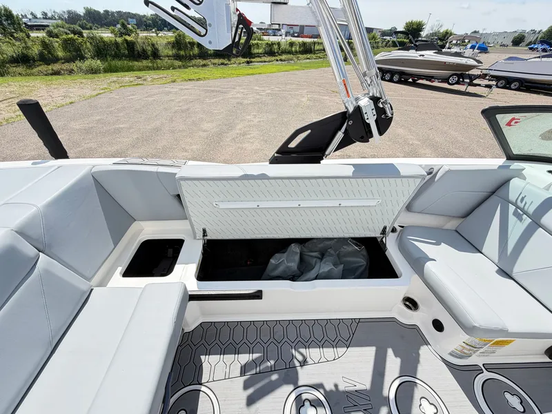 Slide: The Image of MasterCraft NXT22 2022 - 17