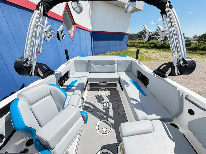 Slide: The Image of MasterCraft NXT22 2022 - 36