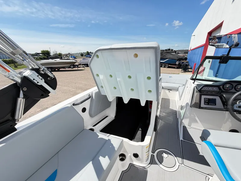 Slide: The Image of MasterCraft NXT22 2022 - 21