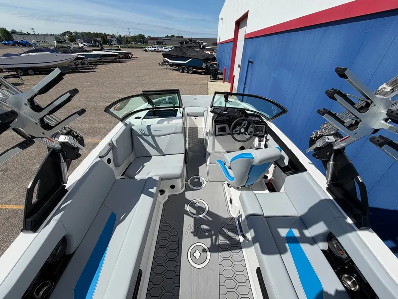 Slide: The Image of MasterCraft NXT22 2022 - 13
