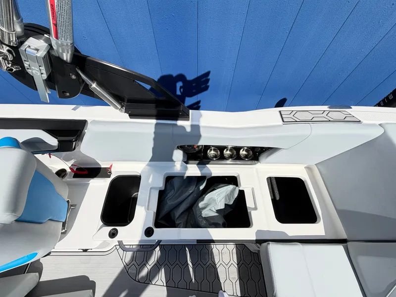 Slide: The Image of MasterCraft NXT22 2022 - 16