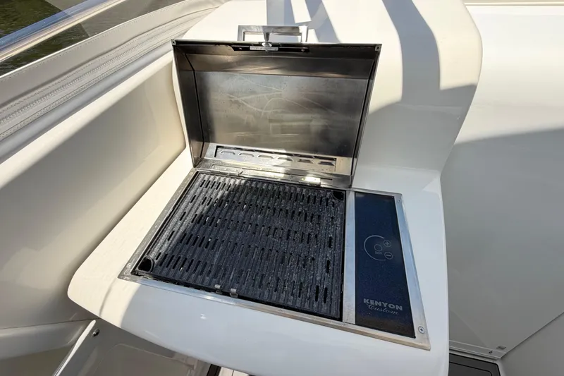 Slide: The Image of Built-in Kenyon grill on 2009 Everglades 350LX boat deck. - 52