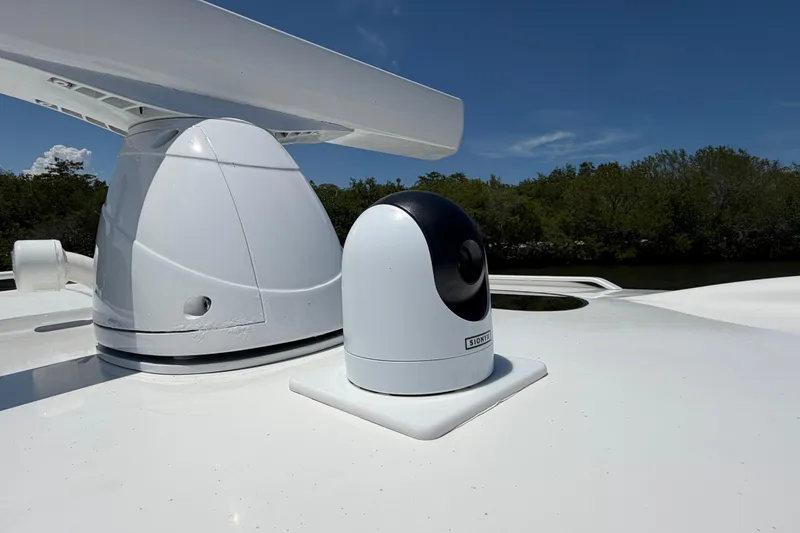 Slide: The Image of Radar and camera system on 2009 Everglades 350LX boat under clear blue sky. - 70