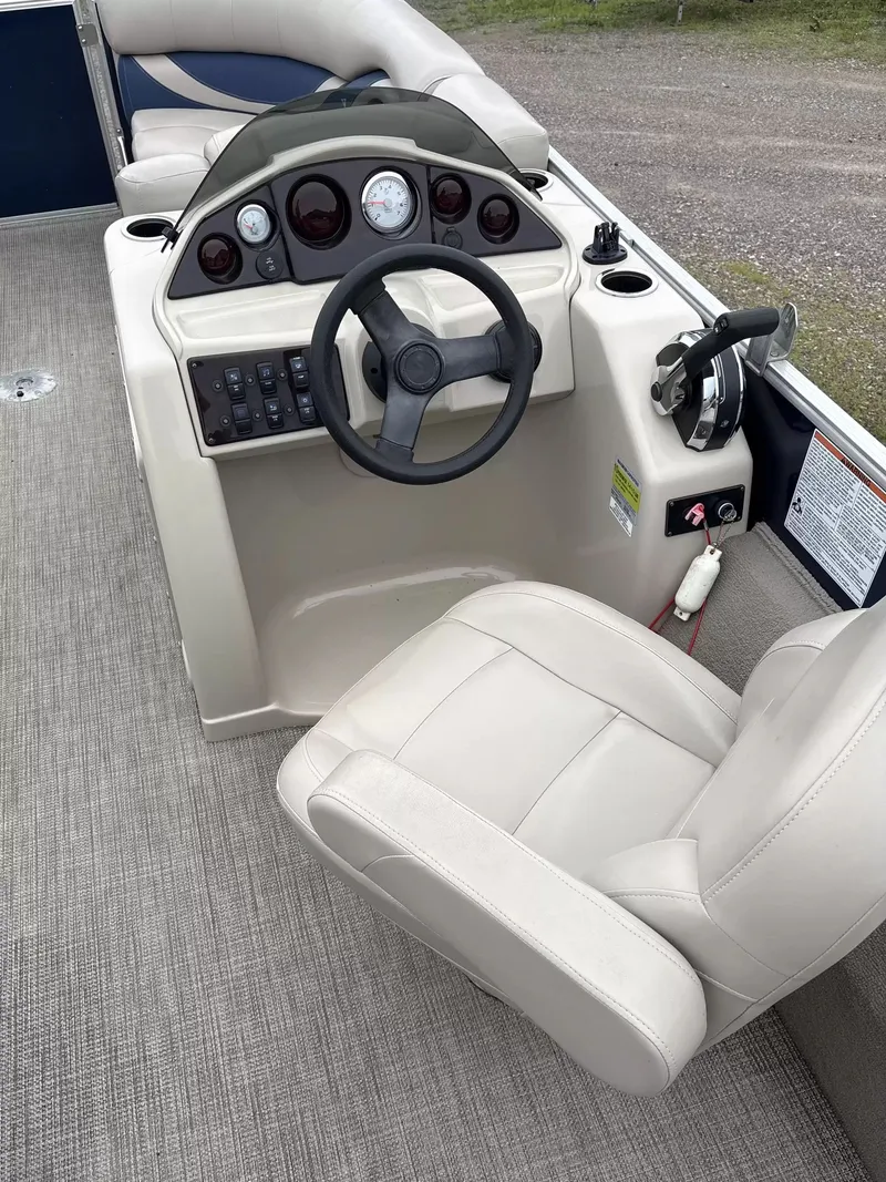 Slide: The Image of Helm of a 2016 Sylvan MIR 8520 CNF with beige seat and dashboard. - 5
