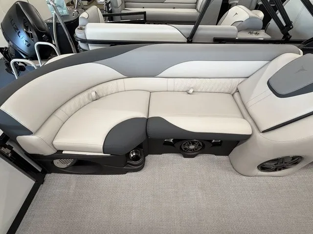 Slide: The Image of Tahoe LTZ 2385 QL 2026 - 16